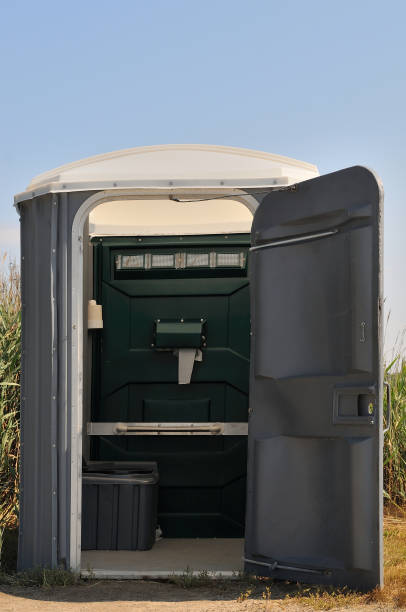 Best Best portable toilet rental  in Ashtabula, OH